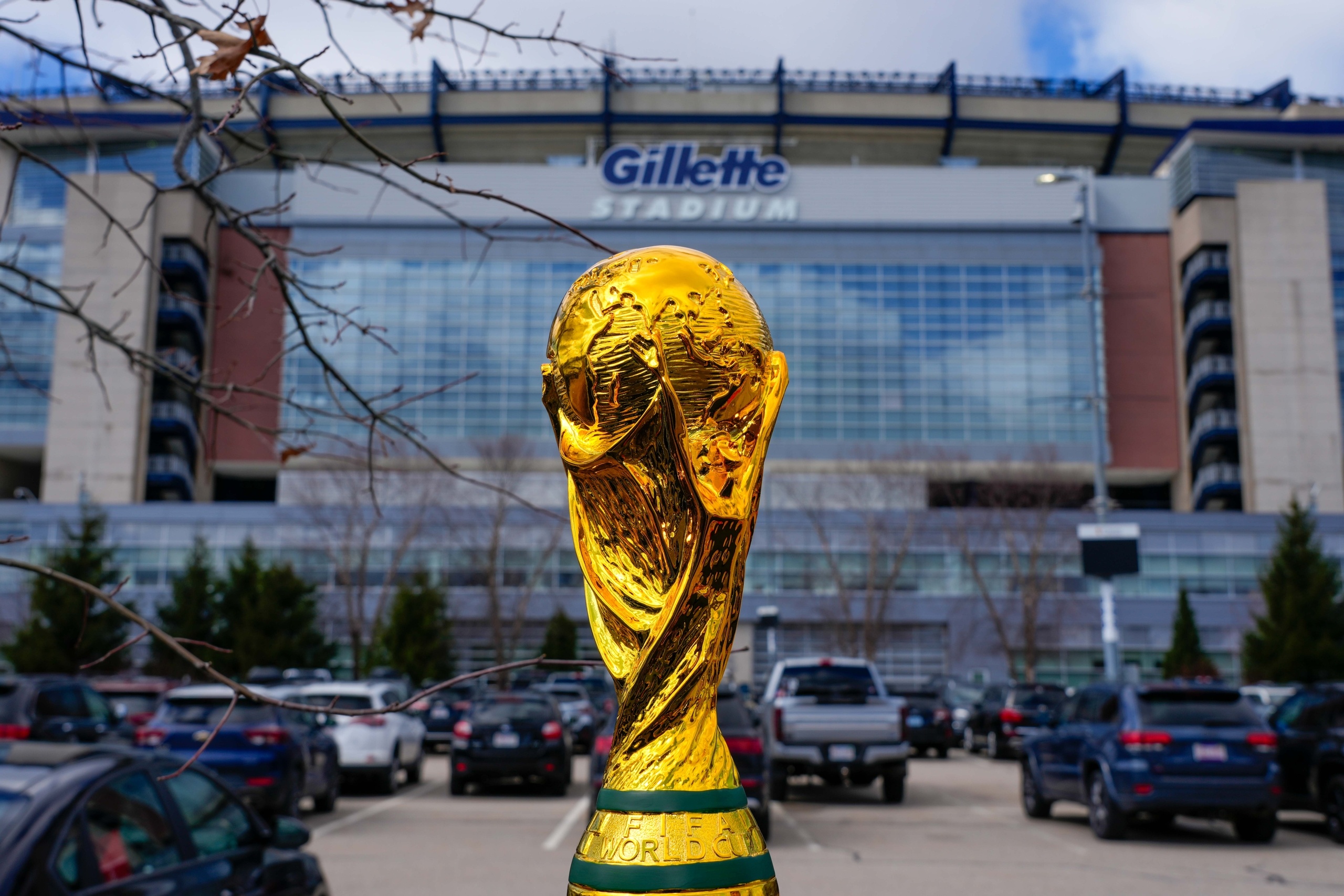 FIFA转播权要价3亿美元遭拒 中国球迷：凌晨开球+国足缺席，不看也罢