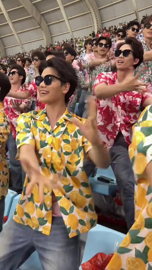 闽超第X轮：泉州主场2-0漳州 肌肉男团啦啦队抢镜