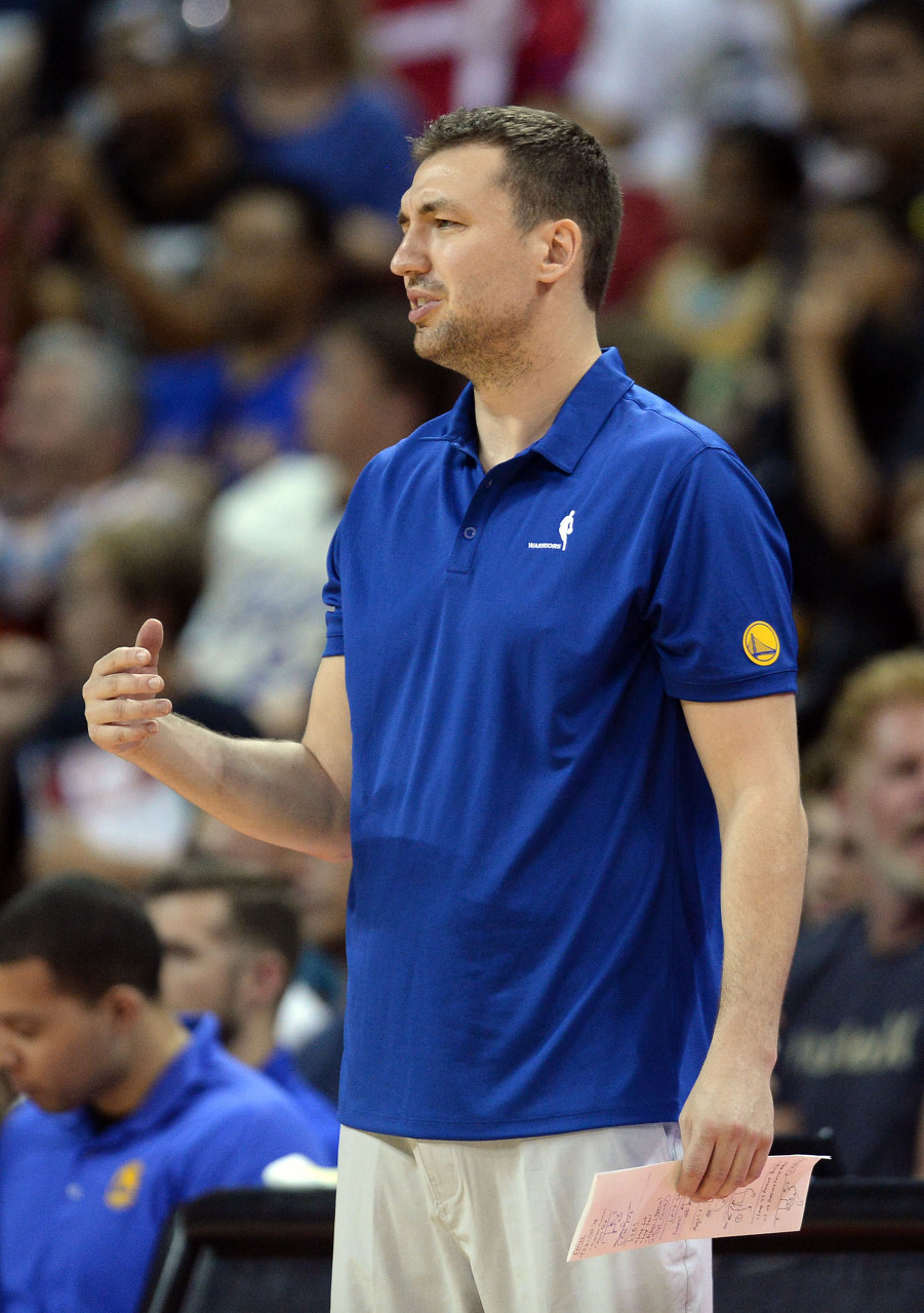 从视频实习生到WNBA主帅：德马科14年上位路