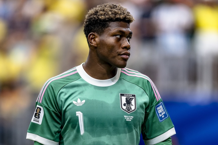 利兹联3000万欧报价帕尔马门将铃木彩艳
