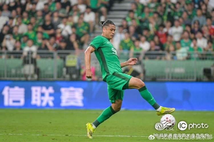 红牌+门线悬案,十人山东泰山客场0-2负于国安 红牌+门线悬案,十人山东泰山客场0-2负于国安
