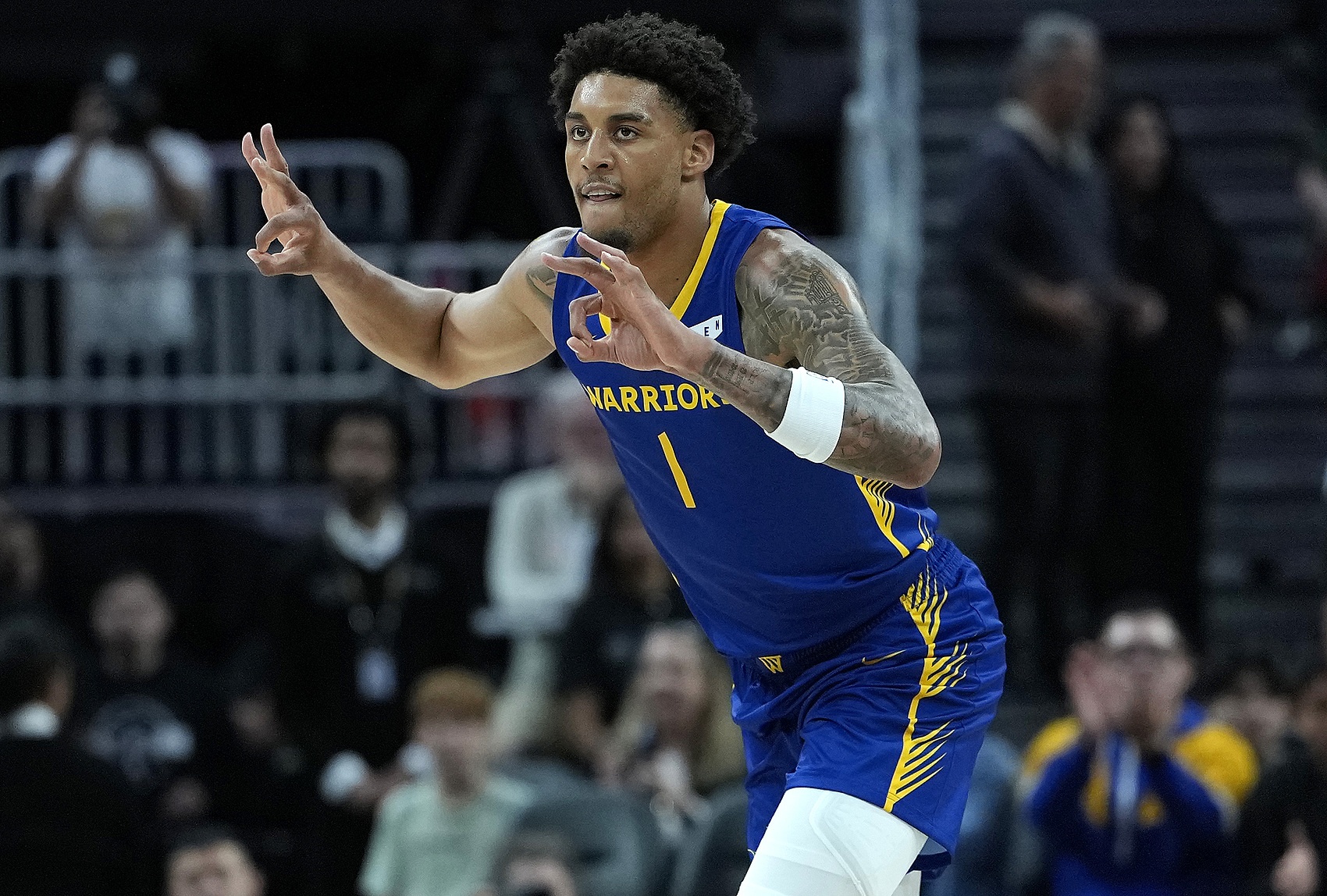 伦德博格三分8中4砍14分，勇士夏联大胜雷霆